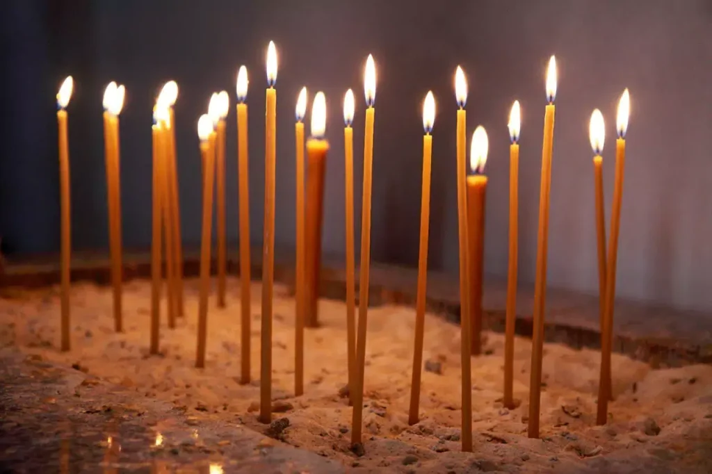 چرا شب اول قبر آتش روشن میکنن